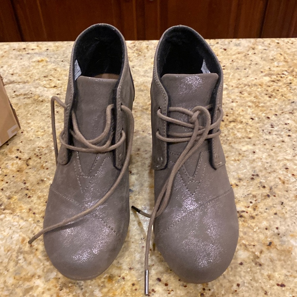 Toms Desert Wedge - Gunmetal Metallic Synthetic Leather